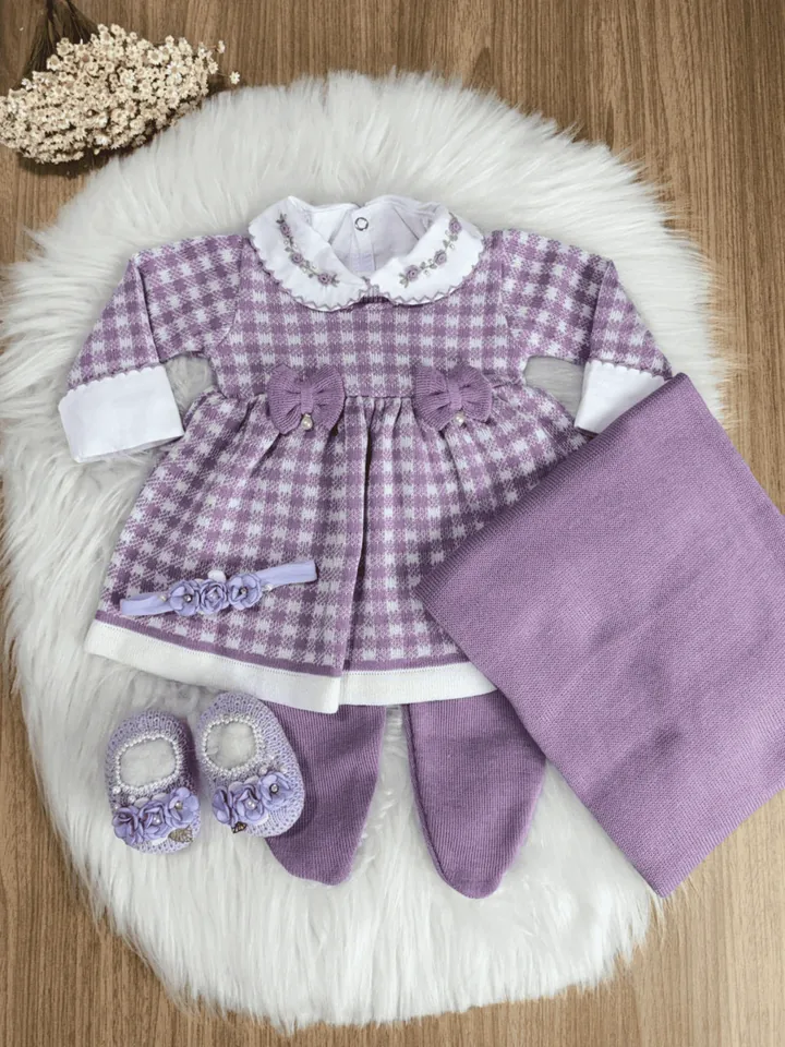 Vestido xadrez lilás com laços, gola bordada e sapatinhos